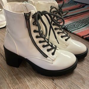 Forever 21 White Patent Leather Lace Up Combat Lug Boots, size 7